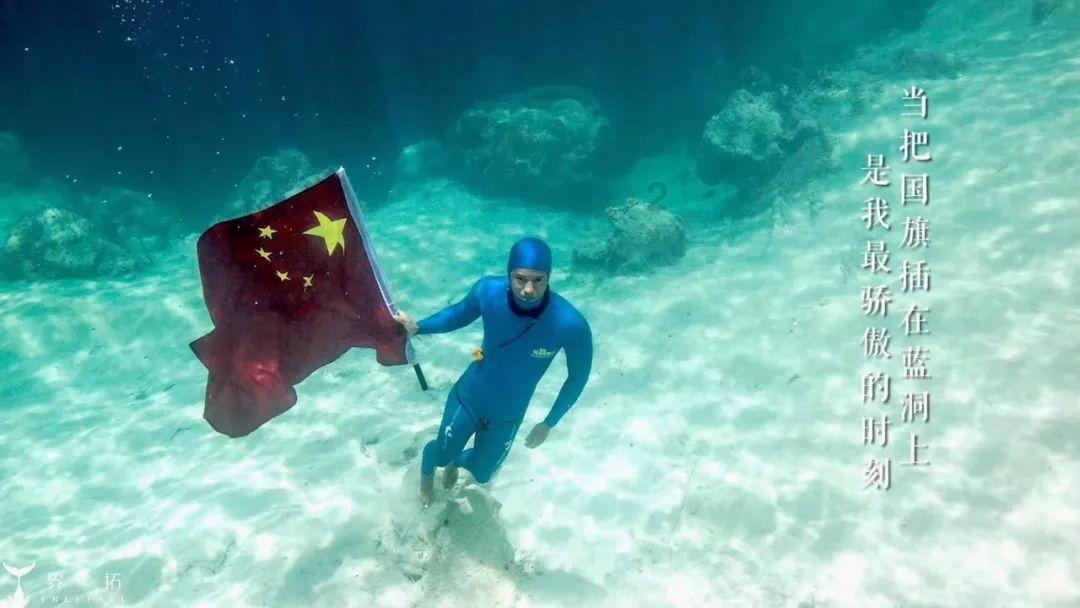 亚当玩高尔夫